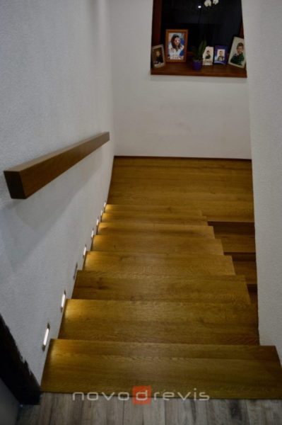 obklad schodišťa bez zábradlia