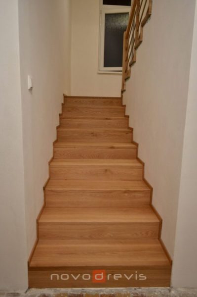 obklad starého schodišťa, podesta 160x230 cm