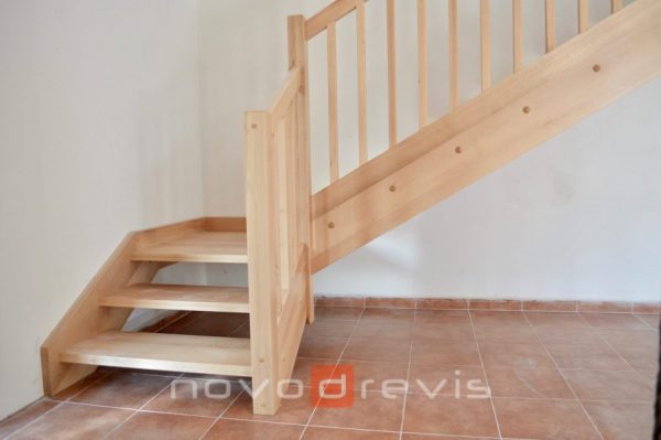 Bukové samonosné schody